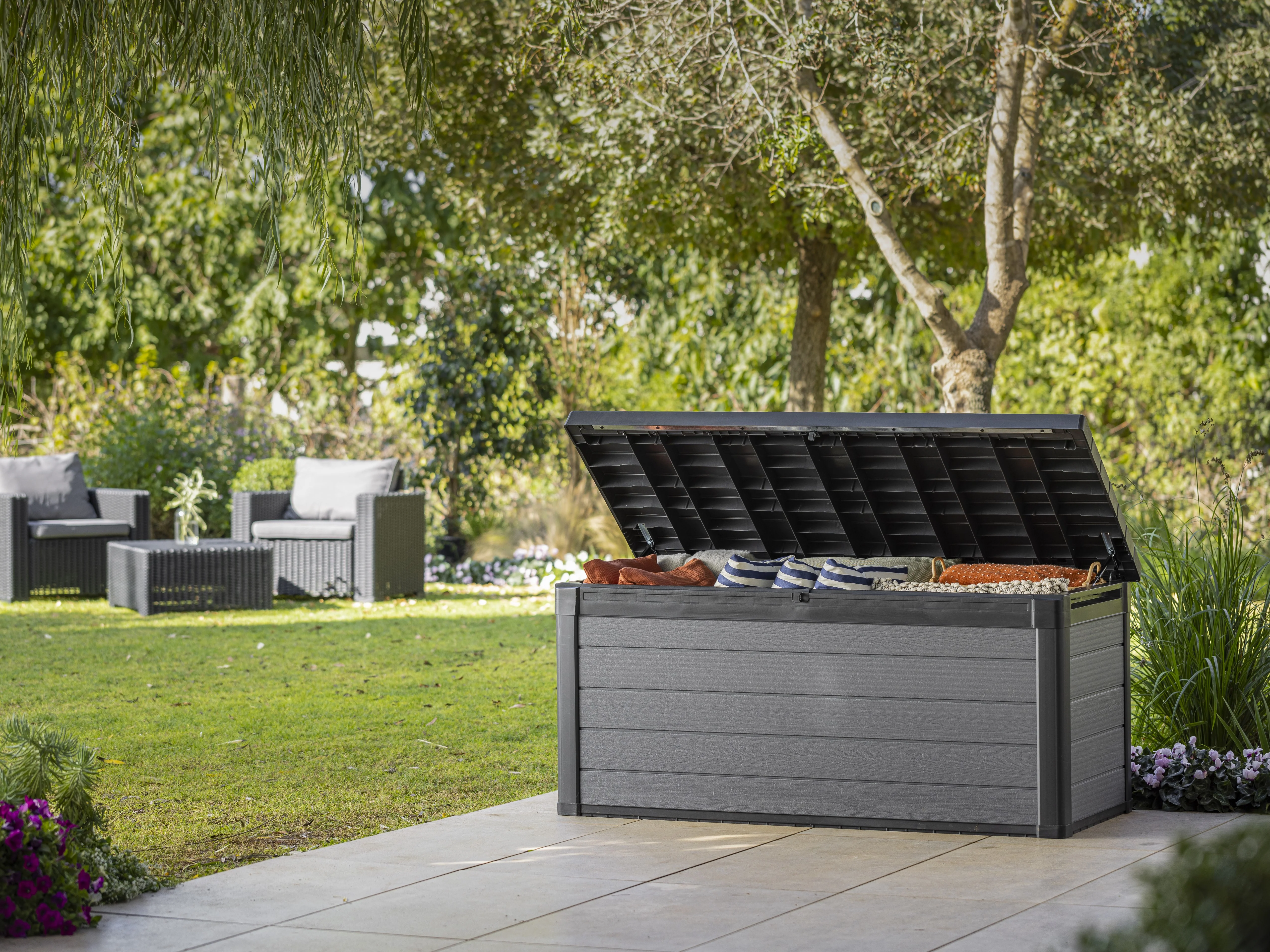 Cortina 570L Deck Box - Image 4